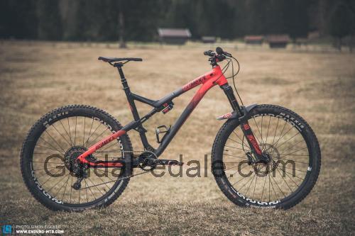 Commencal Meta AM Race scheda tecnica e recensioni